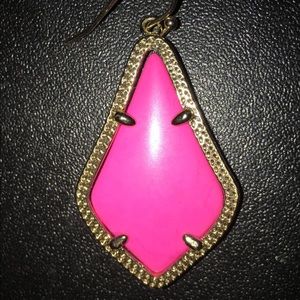 1 Kendra Scott earring